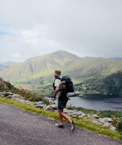 Em desafio de solidariedade, brasileiro percorre cerca de 2,6 mil km a pé para dar a volta na Irlanda: 'Aventura'