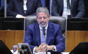 O relator do projeto de lei que prevê a isenção do Imposto de Renda para quem ganha até R$ 5 mil, Arthur Lira (PP-AL), disse a aliado