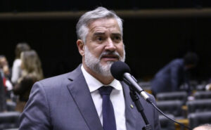 O Palácio do Planalto orientou os integrantes da base governista que fazem parte da CPMI do INSS que compareçam em peso na sessão desta ter