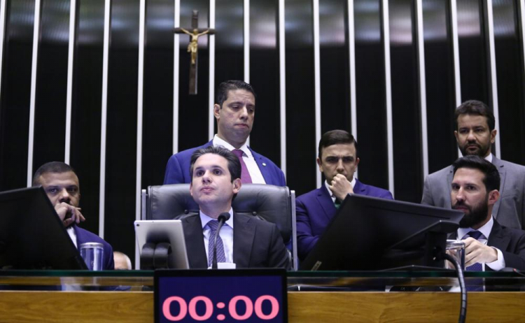 A Câmara dos Deputados deve iniciar nesta quarta-feira (27) a votação da Proposta de Emenda à Constituição que pretende