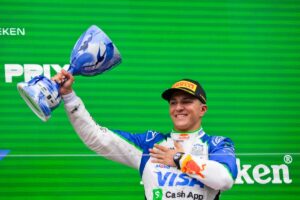 Hadjar reage a primeiro pódio "surreal" na F1: "Não cometi nenhum erro"