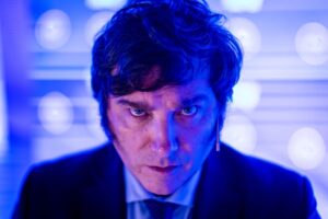 Vários escândalos de corrupção perseguem o presidente argentino Javier Milei em seu segundo ano de mandato. A dois meses das eleições legislativas , o líder de
