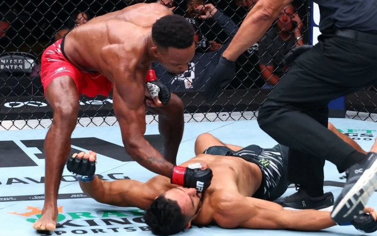 Torcida compara nocautes de Prates e Murphy no UFC 319: ‘Conseguiu roubar o bônus’