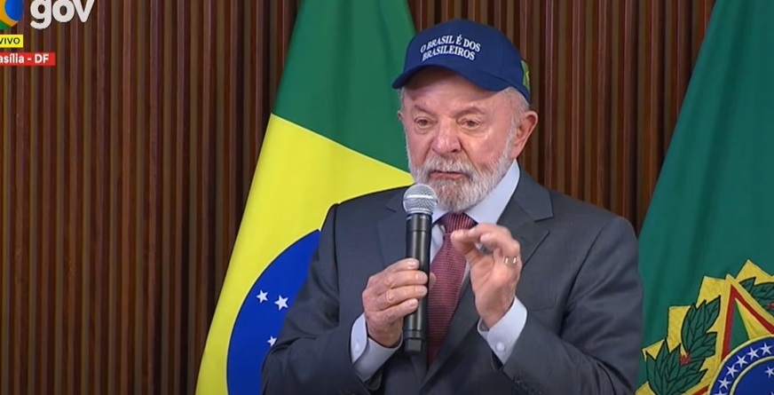 Durante uma reunião ministerial, realizada nesta terça-feira, 26, o presidente Luiz Inácio Lula da Silva criticou a família Bolsonaro e afirmou que os ministros