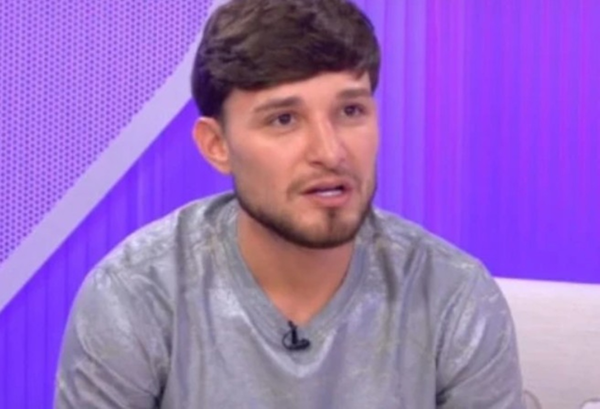 MC Gui revelou, em entrevista ao programa Sala de TV, da WebTV Brasileira, que teve acesso a informações externas enquanto participava de A Fazenda, da Record.