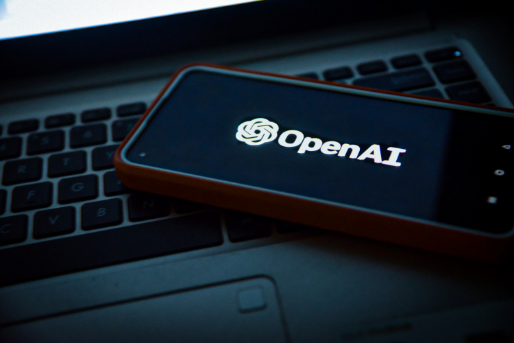 Os pais de um adolescente americano de 16 anos que cometeu suicídio processaram a OpenAI nesta segunda-feira (25) alegando que o chatbot de inteligê