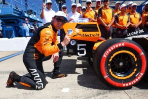 Pato supera Palou e fica com pole na última etapa da Indy em 2025