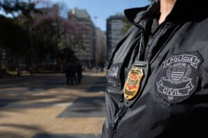 O governo estadual adiou os trabalhos do grupo criado para discutir a regulamentação da Lei Orgânica da Polícia Civil paulista. A insatisfação com a decisão lev