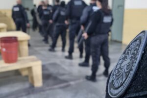 Uma quadrilha especializada em extorquir clientes de motéis no Rio Grande do Sul é alvo da Polícia Civil na manhã desta terça-feira (26/8), durante a Operação S