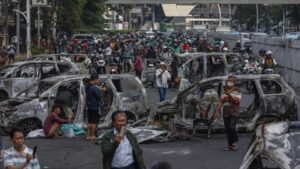 Aumento salarial de deputados gera onda de protestos violentos na Indonésia