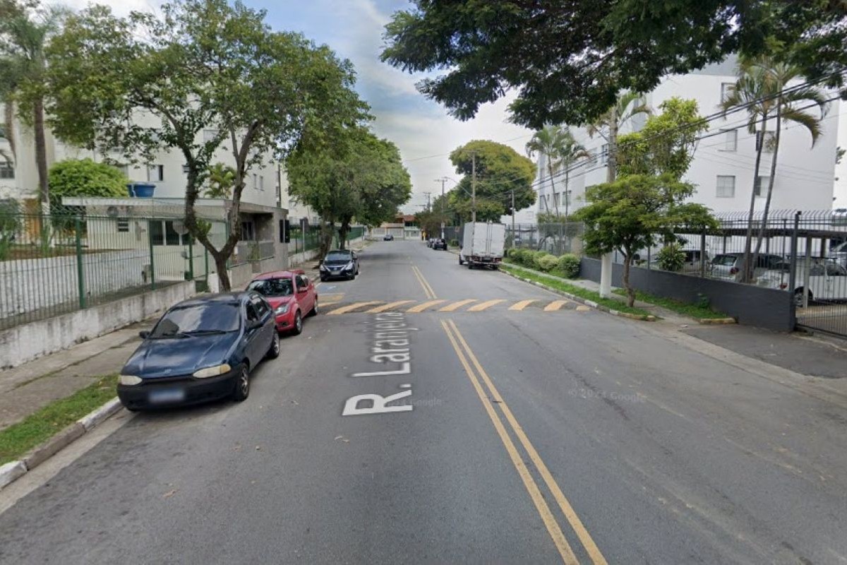 Um homem foi baleado no rosto enquanto caminhava com o cachorro em Osasco, na região metropolitana de São Paulo, na manhã desta quarta-feira (13/8). Um falso en
