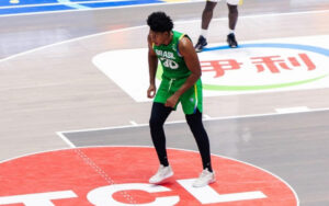 O pivô Ruan Miranda, do Flamengo, sofreu uma lesão durante a partida do Brasil contra os Estados Unidos na Americup de basquete. O atleta convocado
