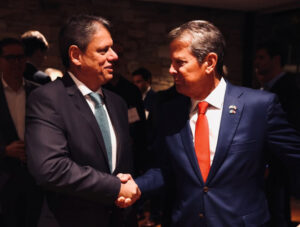 Governadores americanos vão conversar com Trump sobre tarifas, promete governador da Geórgia a Tarcísio