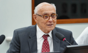 Deputado Eduardo Suplicy é hospitalizado em Niterói após arritmia cardíaca