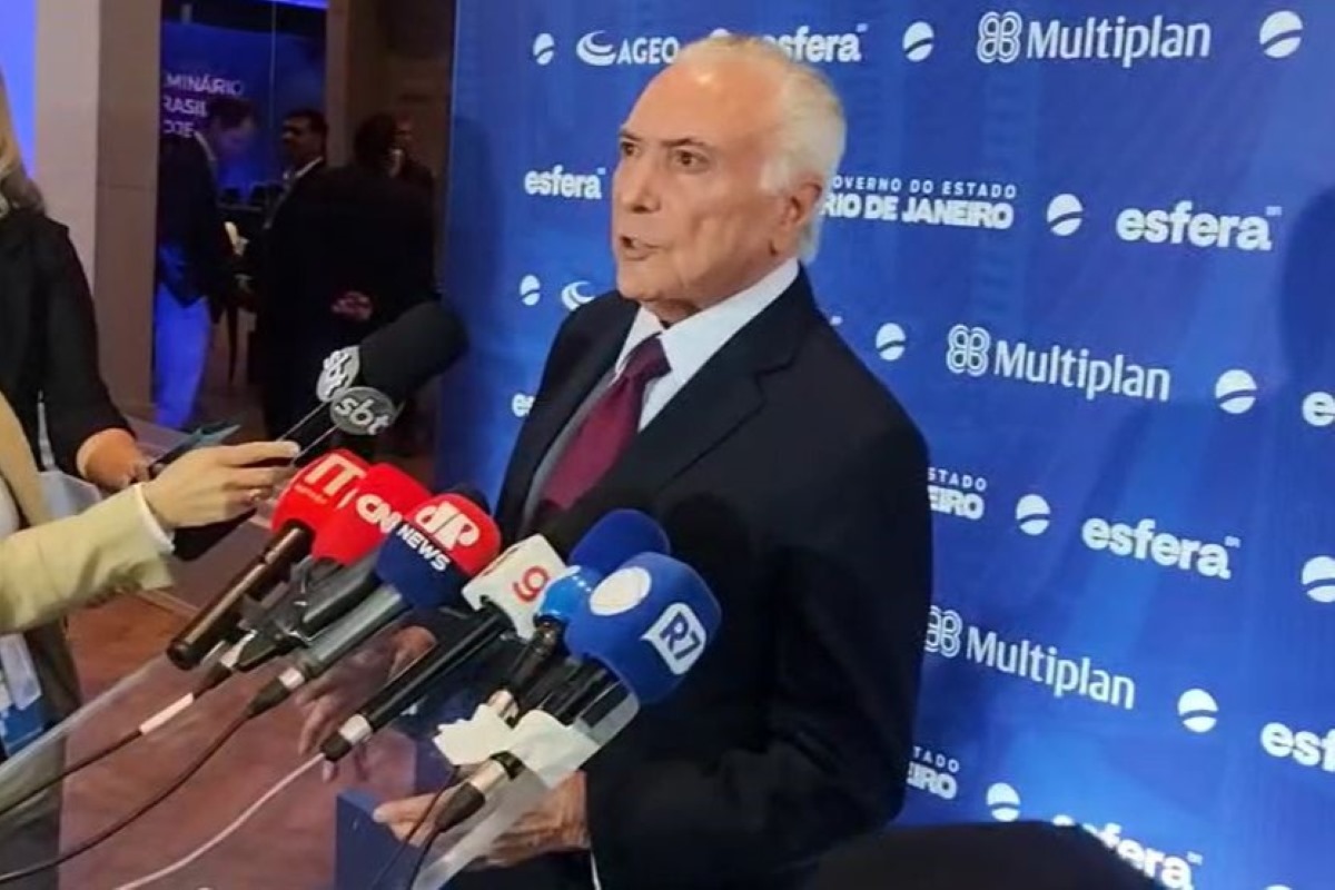 O ex-presidente Michel Temer (MDB) afirmou nesta segunda-feira (25/8) que o deputado federal Eduardo Bolsonaro (PL) quer “salvar de qualquer maneira” o pai, o e