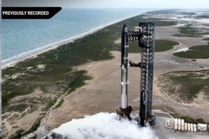 A SpaceX anunciou na terça-feira (26/08) conseguiu colocar em órbita o foguete Starship após dez testes malsucedidos.
O bilionário Elon Musk, proprietário da em