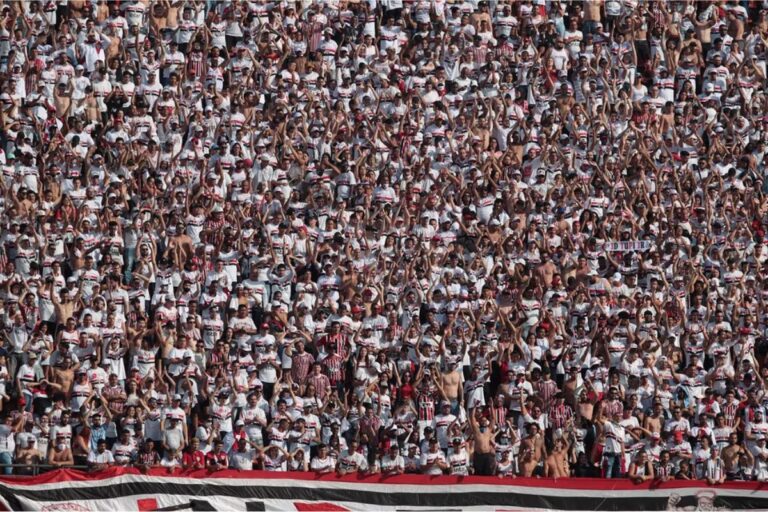Morre torcedor do São Paulo que passou mal durante jogo no Morumbis