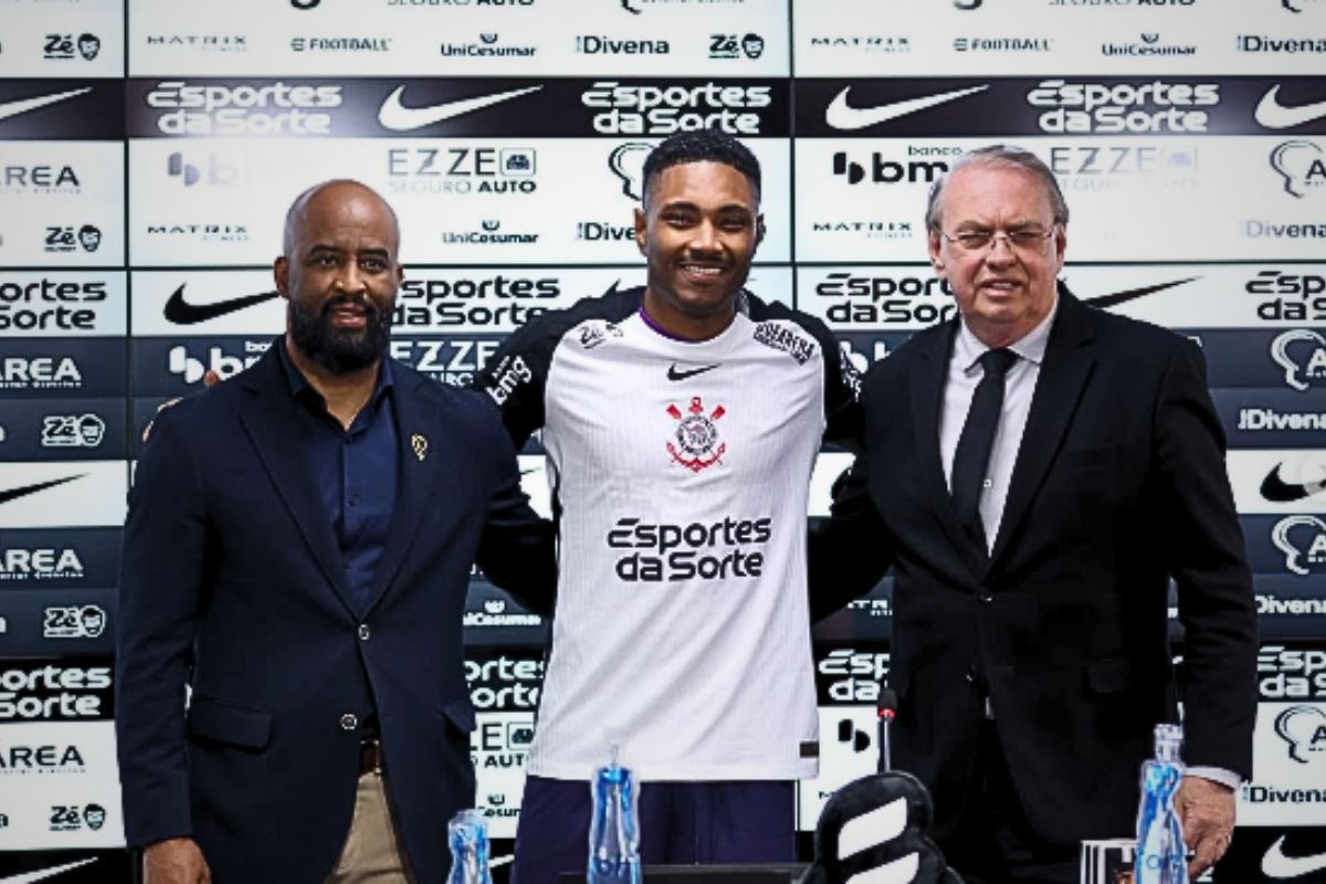 O atacante Vitinho foi o único reforço do Corinthians nesta janela de transferência. O jogador de 31 anos foi apresentado pela equipe nesta quarta-feira (13/8).