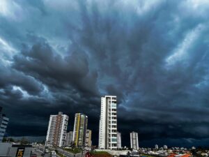 Defesa Civil faz alerta para temporais no Vale e região a partir desta terça-feira (26); veja a previsão