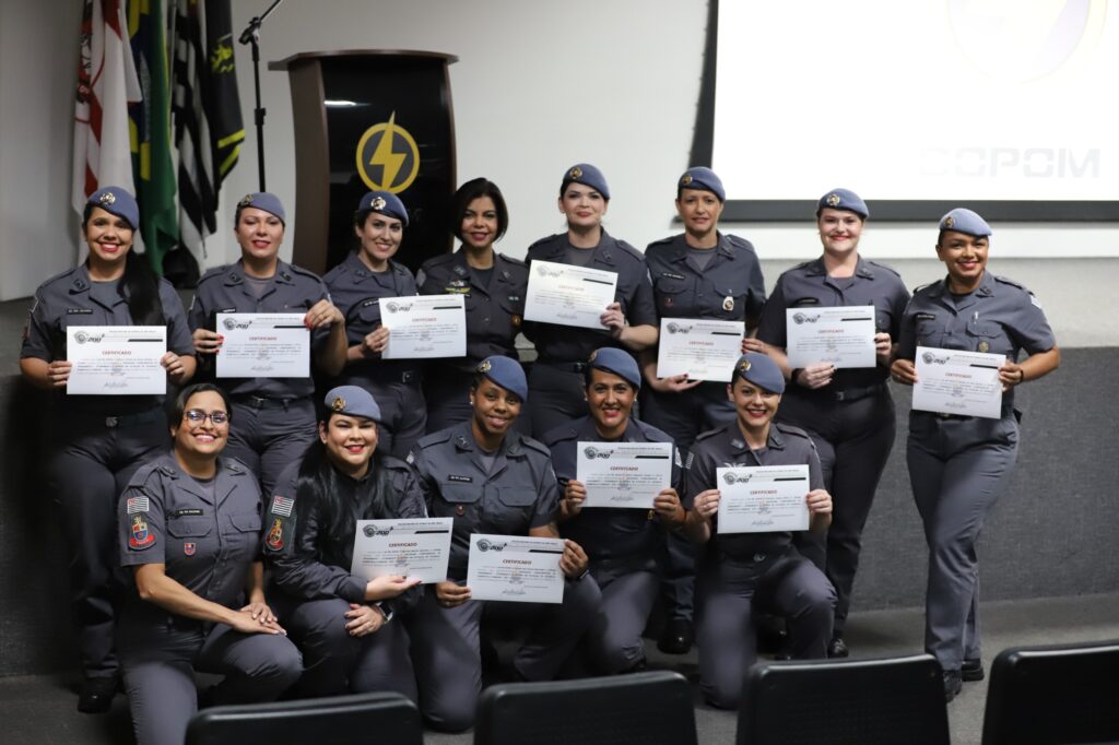 Nova turma de policiais femininas é formada para atuar na Cabine Lilás
