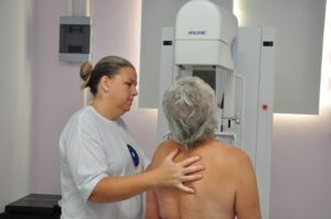 Outubro Rosa promove mutirão de exames e capacitação em Caraguatatuba