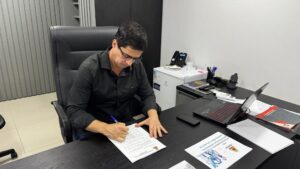 Câmara firma contrato com a Vunesp para realização de concurso público