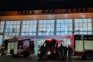 Teatro pega fogo durante ensaio musical em Caraguatatuba – 03/09/2025 – Cotidiano