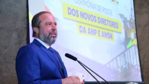 Ministro afirma que Brasil pode precisar de armas nucleares para defesa