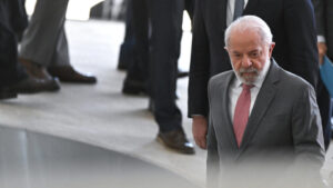 Aliança do Centrão com Tarcísio pode travar agenda de Lula no Congresso