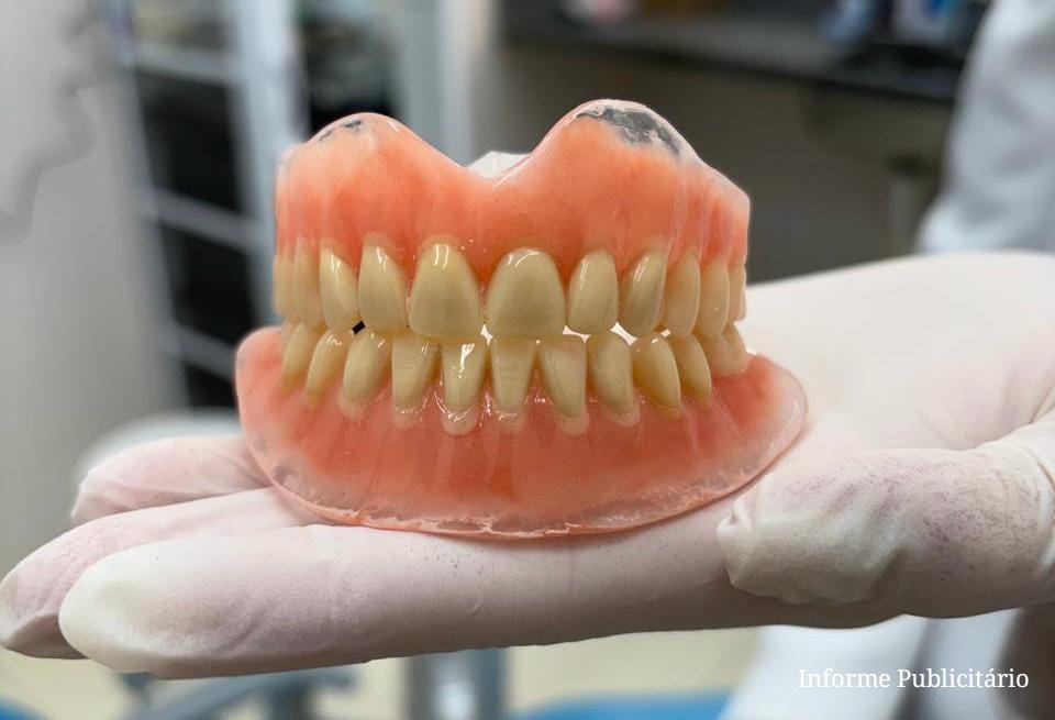 Unidade básica de saúde de Caraguatatuba entrega primeira prótese total em atendimento descentralizado