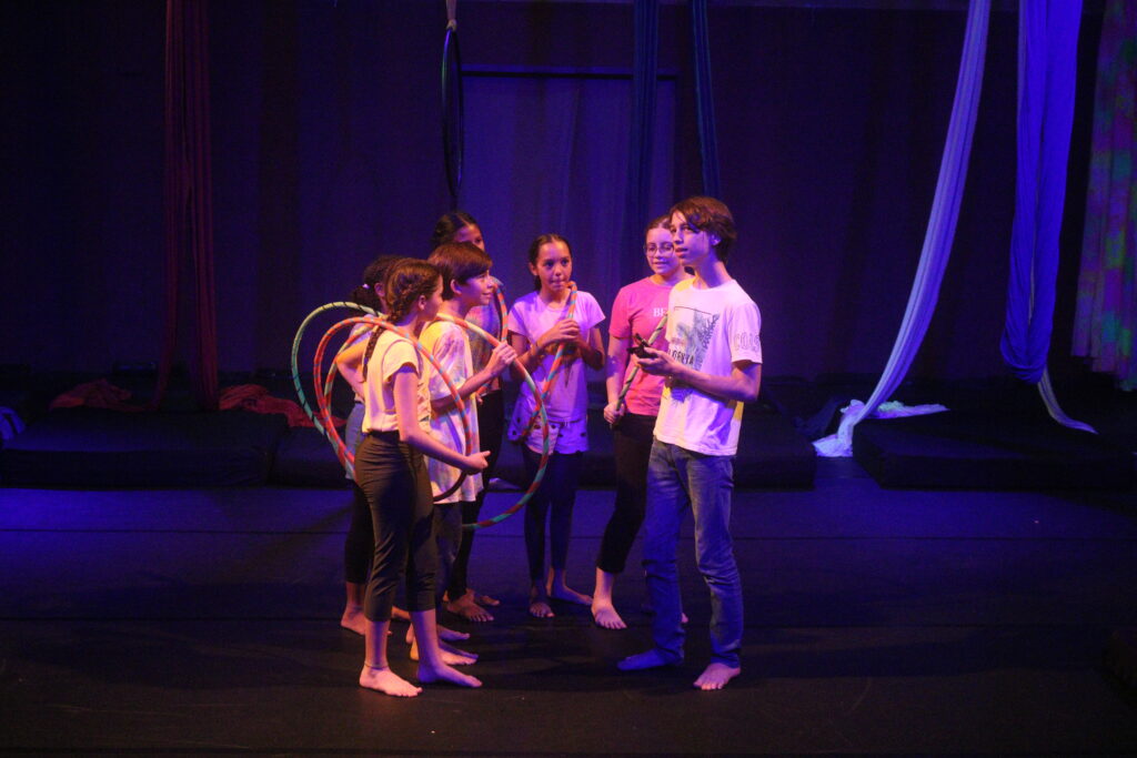 O 26º Festival Dança e Movimento agita Ilhabela de 12 a 27 de setembro com 11 espetáculos gratuitos de dança, circo e teatro. Confira a programação!