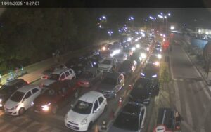 Travessia de balsa entre Ilhabela e São Sebastião registra 3 horas de espera