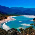 Praia em formato de coração no litoral de São Paulo é considerada uma das mais belas do Brasil e ganha destaque nacional