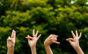 Ilhabela Escola Técnica (IETEC) abre pré-inscrição para o curso de “Comunicação Básica em Libras”