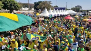 Atos da direita reúnem milhares pelo Brasil na manhã de 7 de Setembro