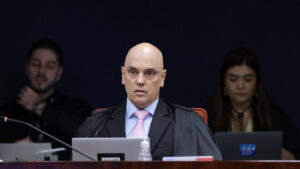 Moraes vota para condenar Bolsonaro e demais réus por tentativa de golpe de Estado e outros crimes
