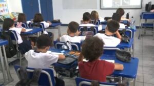 TJ-SP nega recurso e mantém suspensão de lei que permite patrocínio em uniformes escolares em Caraguatatuba, SP