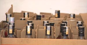 Homem preso em operação contra bebidas falsas comprava produtos por 10% do valor das marcas originais e revendia em São José dos Campos, diz polícia