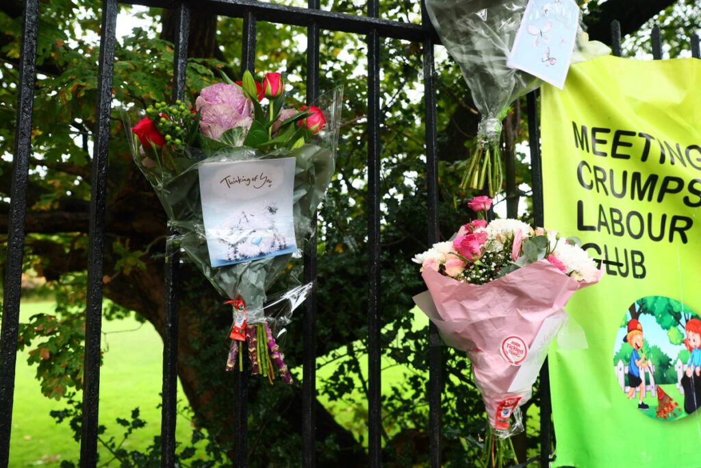 Manchester United e Manchester City prestam homenagem às vítimas de ataque à sinagoga