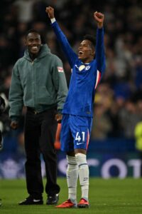 Perfil oficial do Chelsea exalta Estêvão e brinca com apelido recebido pelo jovem no Brasil: 'Liverpool-man'