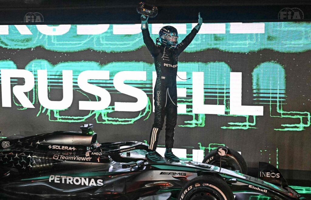 Russell domina GP de Singapura e McLaren leva título do Mundial de Construtores