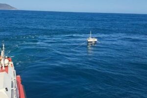 Três são resgatados em veleiro à deriva em Ubatuba (SP) – 06/10/2025 – Cotidiano