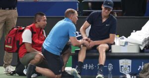 Sinner sente cãibras e abandona Masters 1000 de Xangai