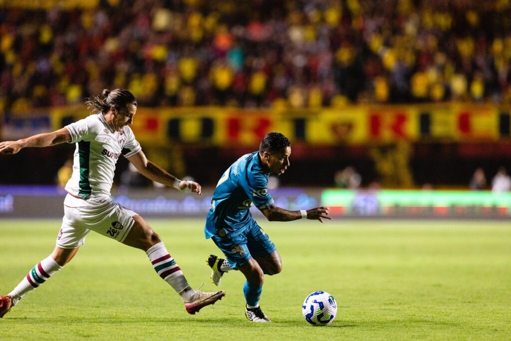 Fluminense deixa vitória escapar no último lance do jogo e lamenta empate com Sport no Brasileiro; leia análise