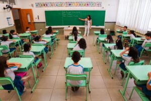 Prefeitura de Jacareí abre processo seletivo para contratar professores e agentes com salários de até R$ 4,3 mil