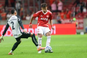 Pênalti nos acréscimos tira vitória do Corinthians e deixa Inter com empate no Beira-Rio