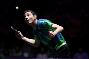 Hugo Calderano vence Zhou Qihao e está nas quartas do Smash da China