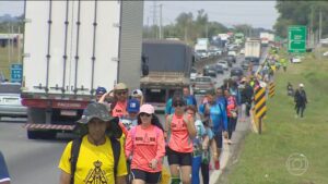 Durante período de romaria, mais de 2 mil veículos foram flagrados acima da velocidade permitida na Dutra; veja balanço da PRF