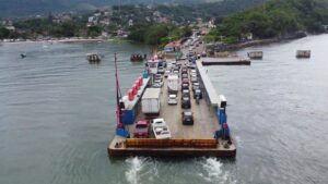 Ilhabela cobra melhorias urgentes na travessia de balsa para a temporada de verão