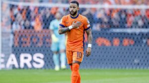 Memphis retorna à seleção da Holanda enquanto se recupera pelo Corinthians